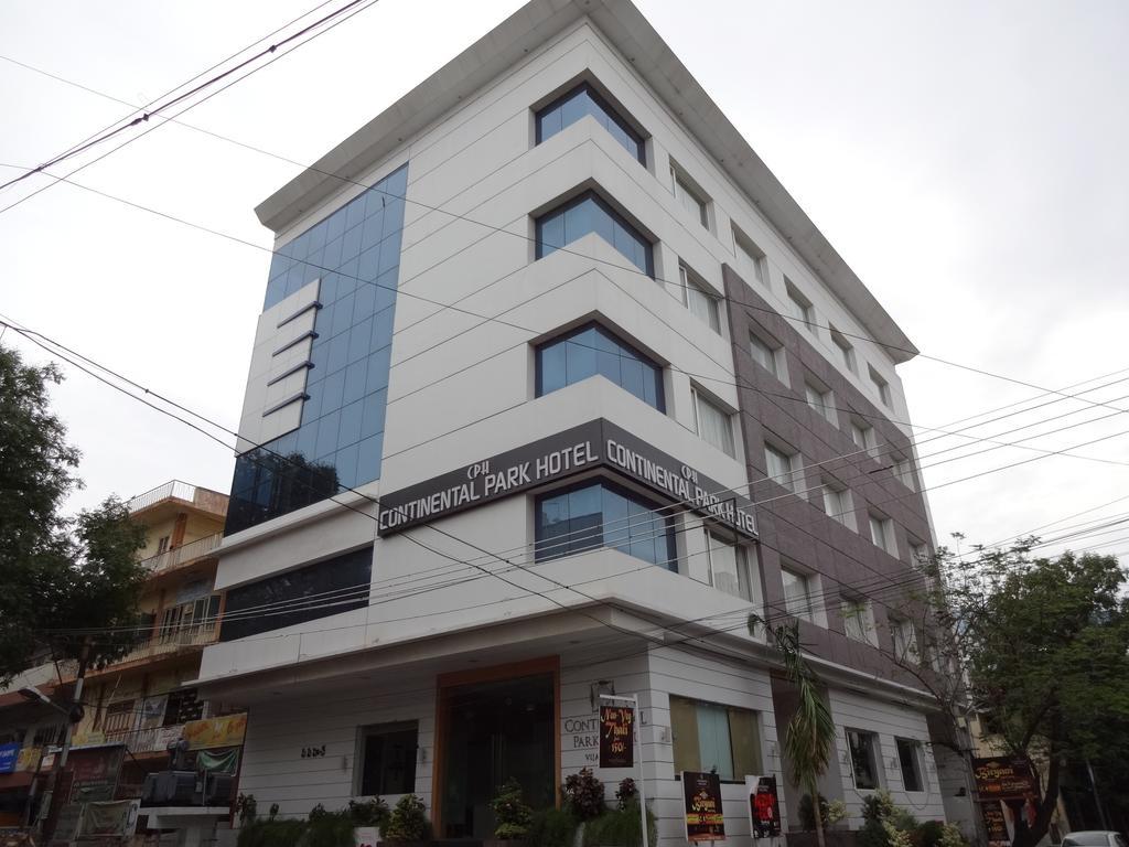 Hôtel Continental Park à Vijayawāda Extérieur photo