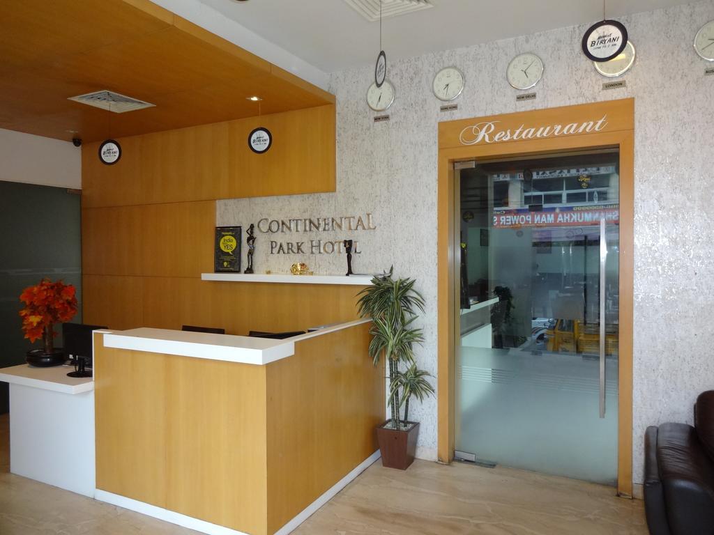Hôtel Continental Park à Vijayawāda Extérieur photo