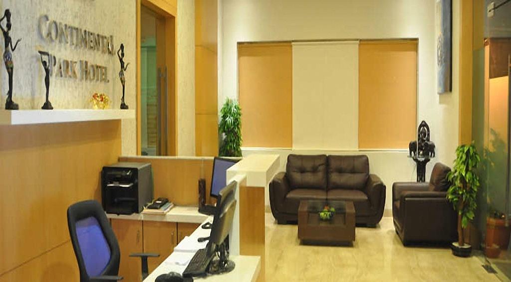 Hôtel Continental Park à Vijayawāda Extérieur photo