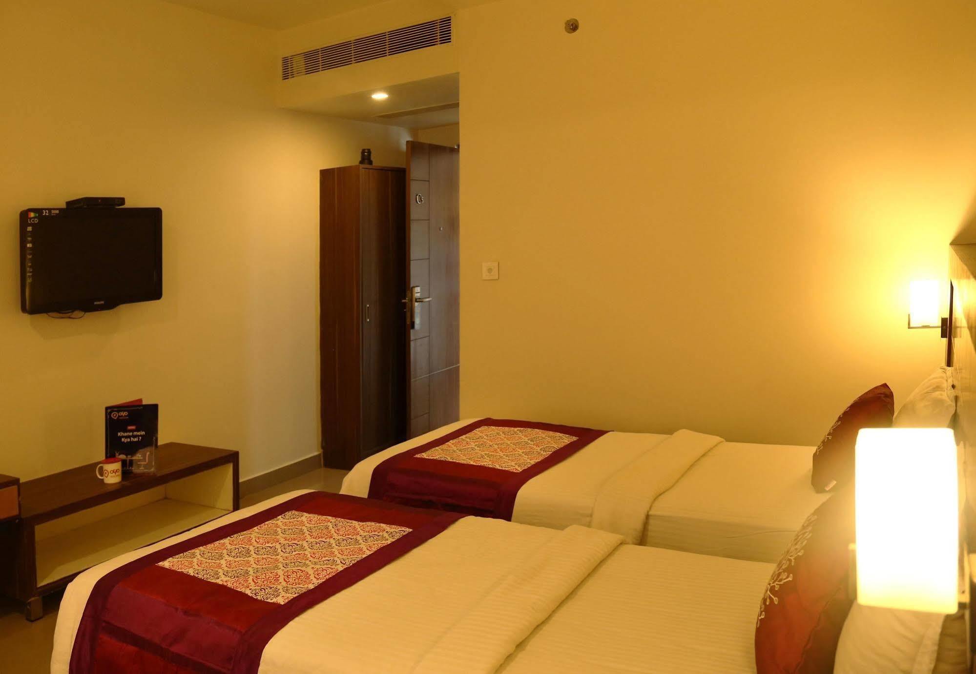 Hôtel Continental Park à Vijayawāda Extérieur photo